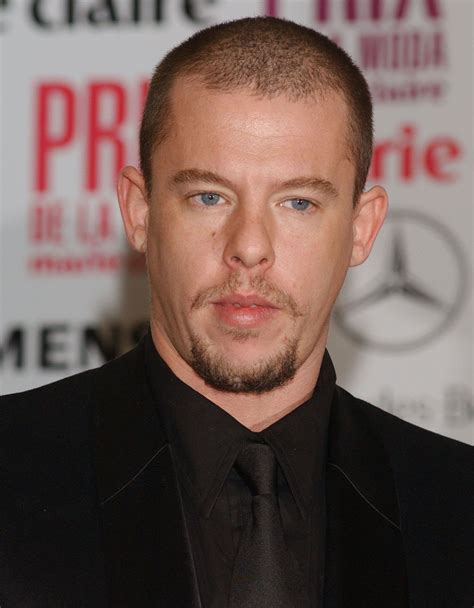 alexander mcqueen biografia|alexander mcqueen founder.